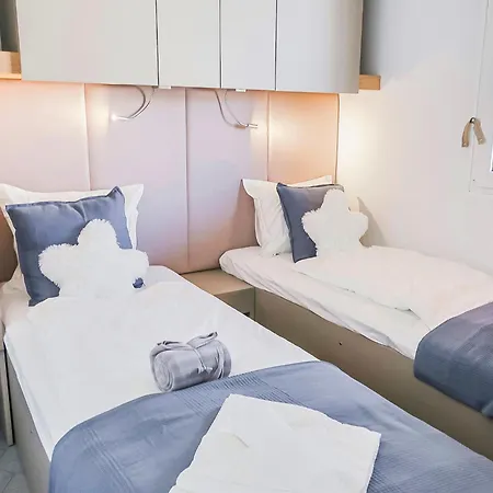 Adria Pearl Homes شقة *